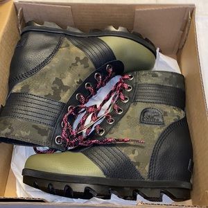 Sorel Youth Boots (Waterproof)Size 4 NWT